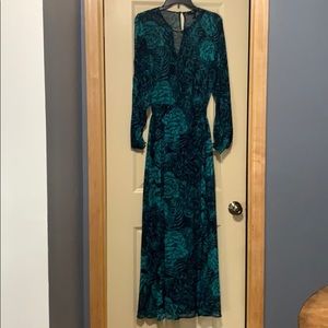 Long sleeve maxi dress w puff sleeve